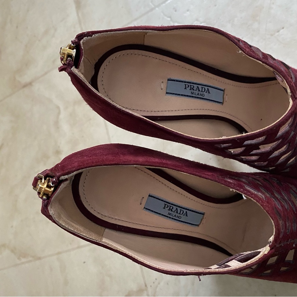 Prada Made in Italy Calzature Donna Oxblood Suede Cutout Platform Heels size 6.5 - Picture 9 of 14